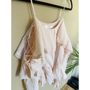 ASTR The Label | Size M | Pale Peach Top